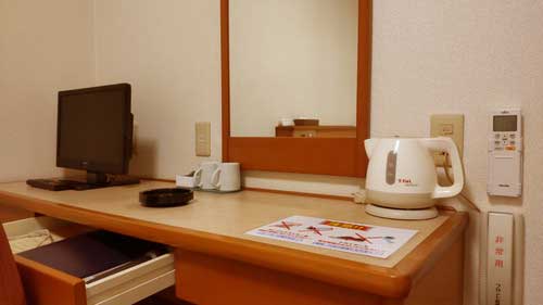 テレビ・マグカップ・電気ケトル